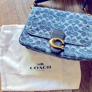 Limited Edition Coach purse!💙